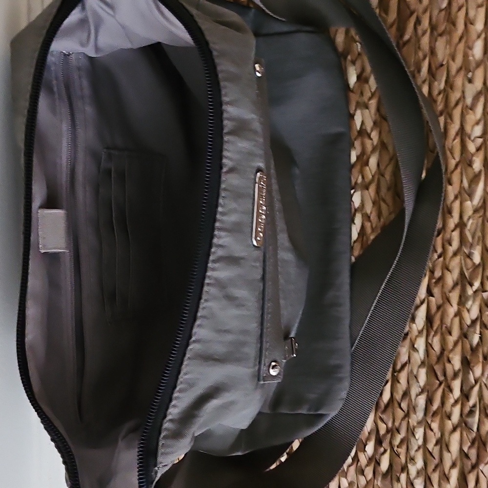 🎉HP🎉 Baggallini Charcoal Crossbody Bag - Picture 5 of 7